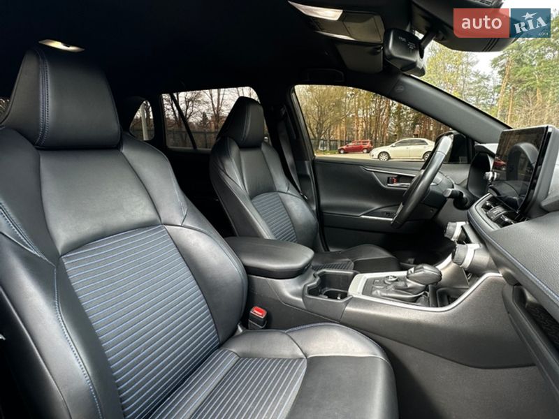 Внедорожник / Кроссовер Toyota RAV4 2023 в Харькове