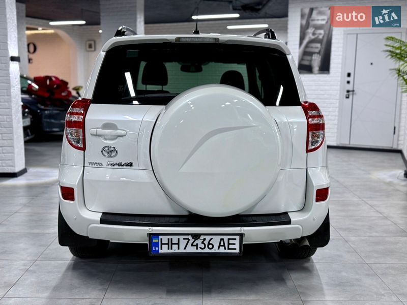 Позашляховик / Кросовер Toyota RAV4 2011 в Одесі