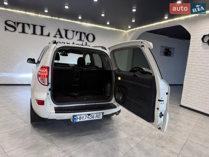 Позашляховик / Кросовер Toyota RAV4 2011 в Одесі