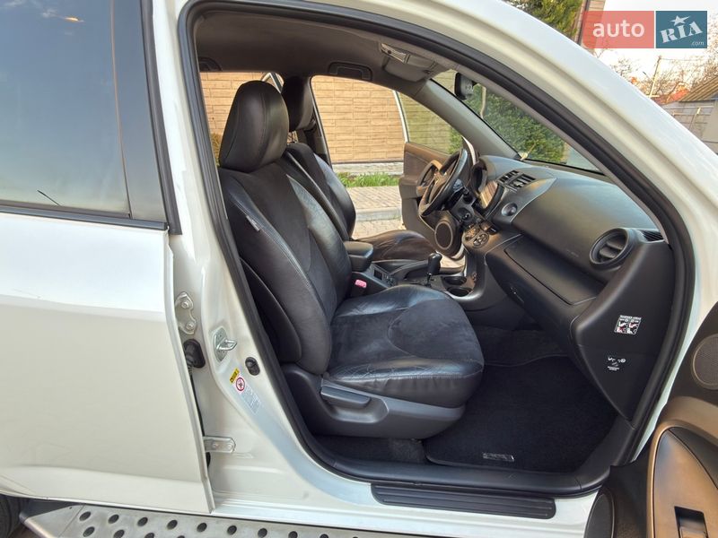 Позашляховик / Кросовер Toyota RAV4 2011 в Одесі