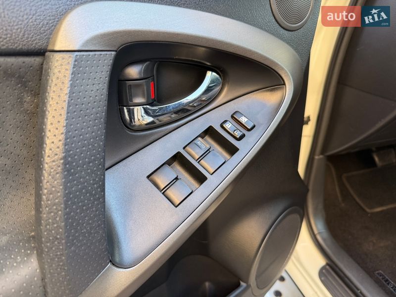 Позашляховик / Кросовер Toyota RAV4 2011 в Одесі