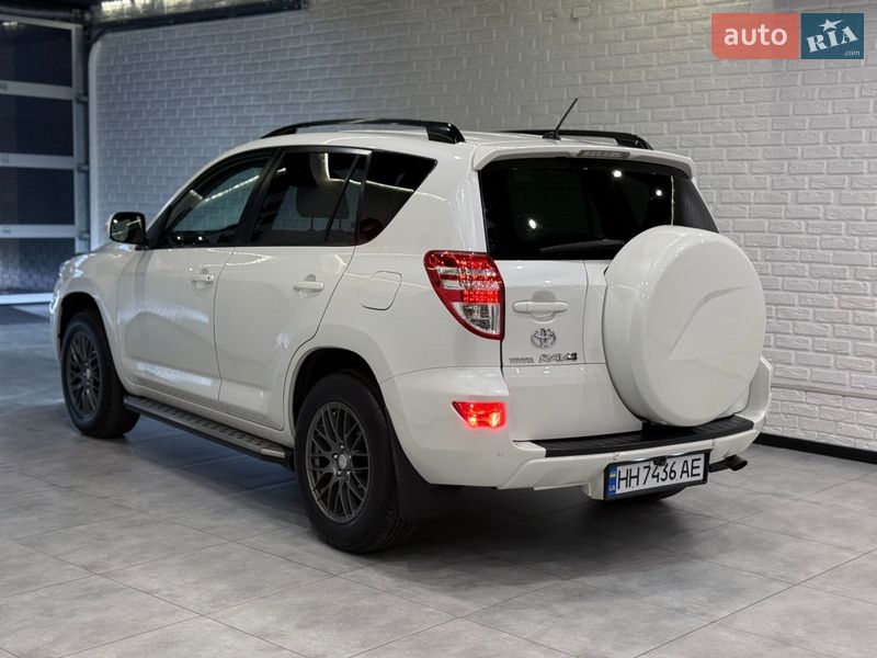 Позашляховик / Кросовер Toyota RAV4 2011 в Одесі