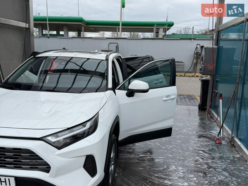 Позашляховик / Кросовер Toyota RAV4 2024 в Миколаєві