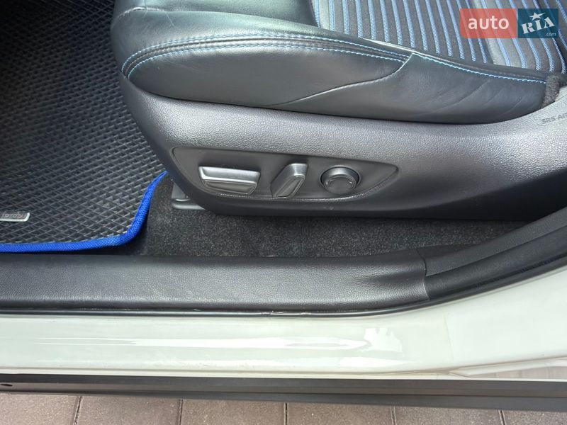 Внедорожник / Кроссовер Toyota RAV4 2020 в Киеве фото 64 Внедорожник / Кроссовер Toyota RAV4 2020 в Киеве