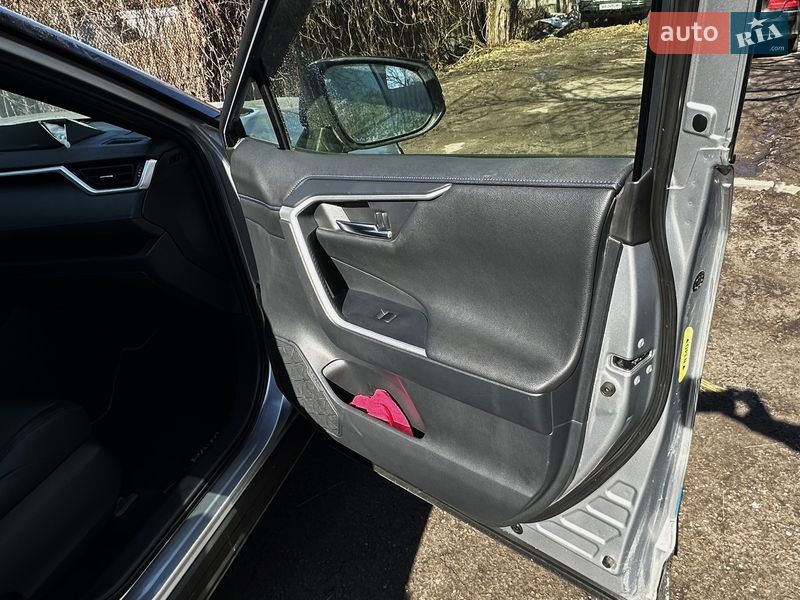 Внедорожник / Кроссовер Toyota RAV4 2019 в Киеве