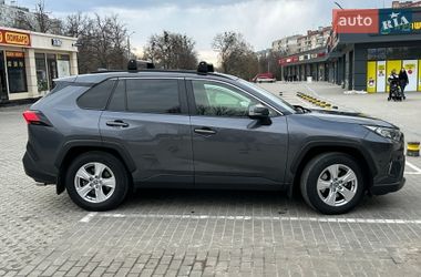 Позашляховик / Кросовер Toyota RAV4 2021 в Харкові