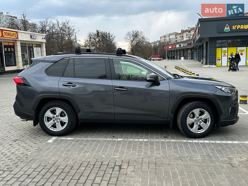 Внедорожник / Кроссовер Toyota RAV4 2021 в Харькове