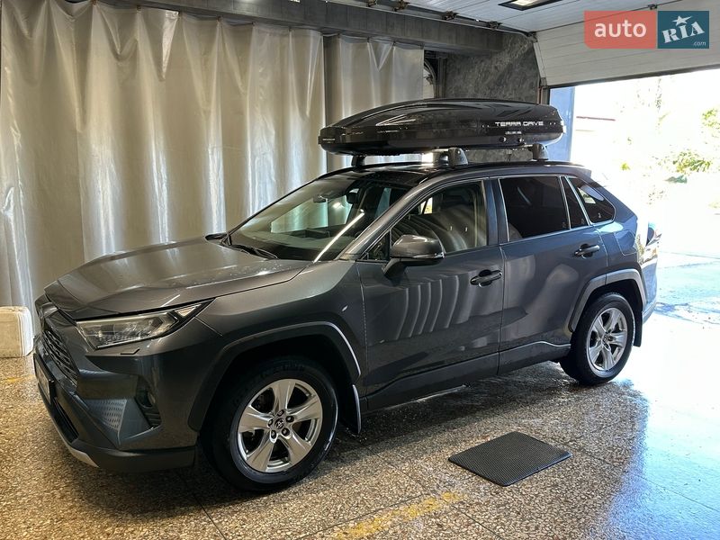 Внедорожник / Кроссовер Toyota RAV4 2021 в Харькове