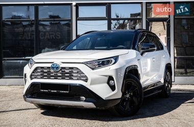 Внедорожник / Кроссовер Toyota RAV4 2020 в Киеве