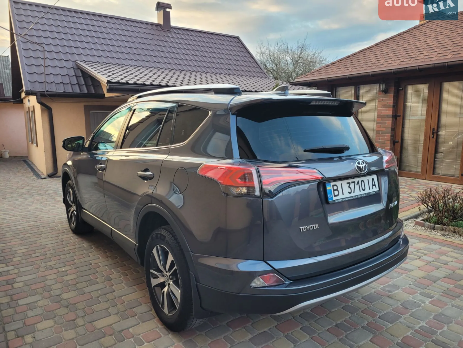 2017 Toyota RAV 4 - мініатюра 9