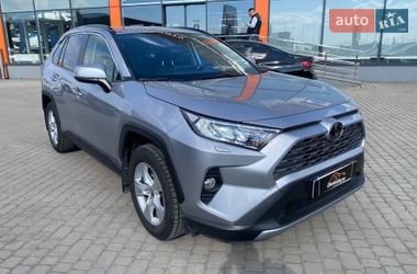Внедорожник / Кроссовер Toyota RAV4 2020 в Львове