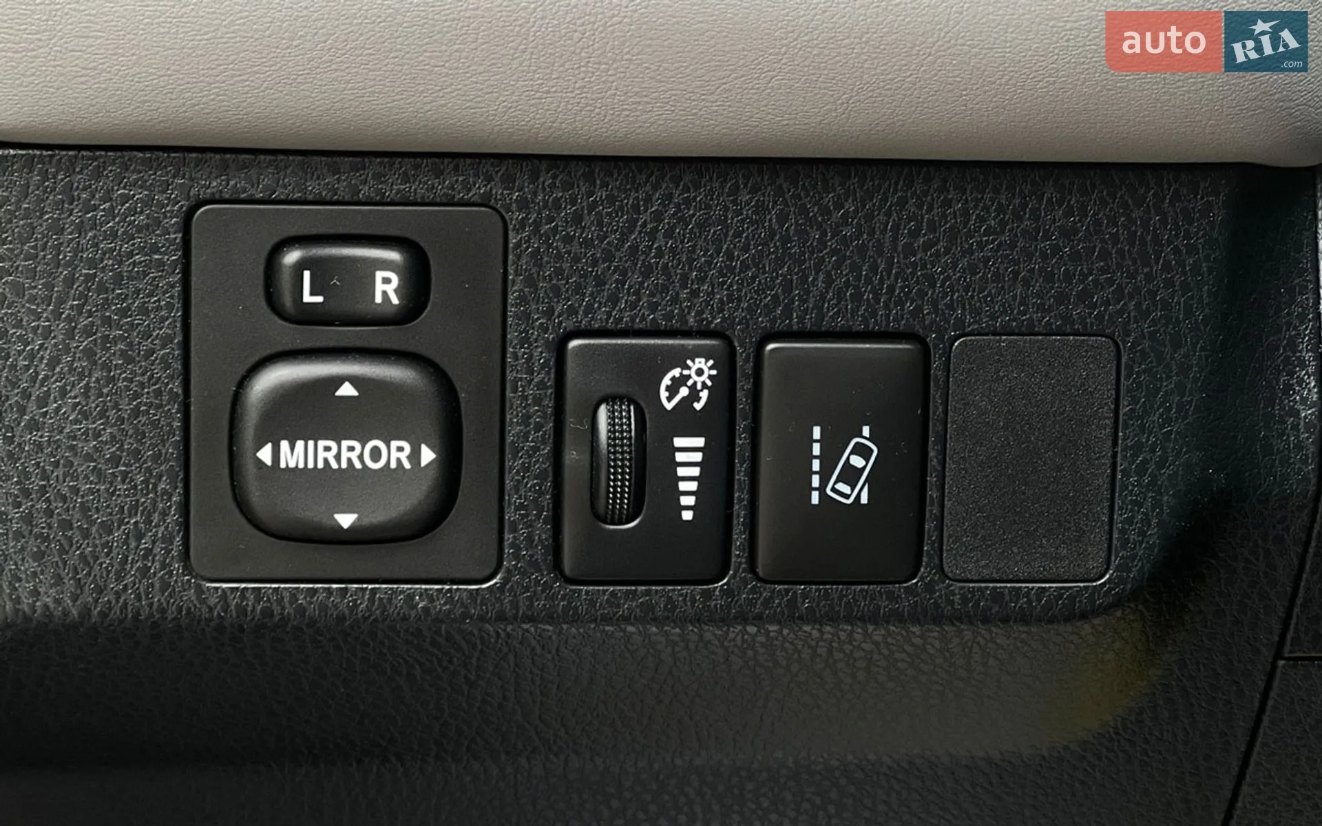 2017 Toyota RAV 4 - мініатюра 16