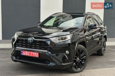 Внедорожник / Кроссовер Toyota RAV4 2020 в Киеве