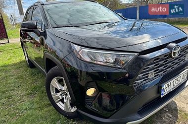 Внедорожник / Кроссовер Toyota RAV4 2019 в Подольске
