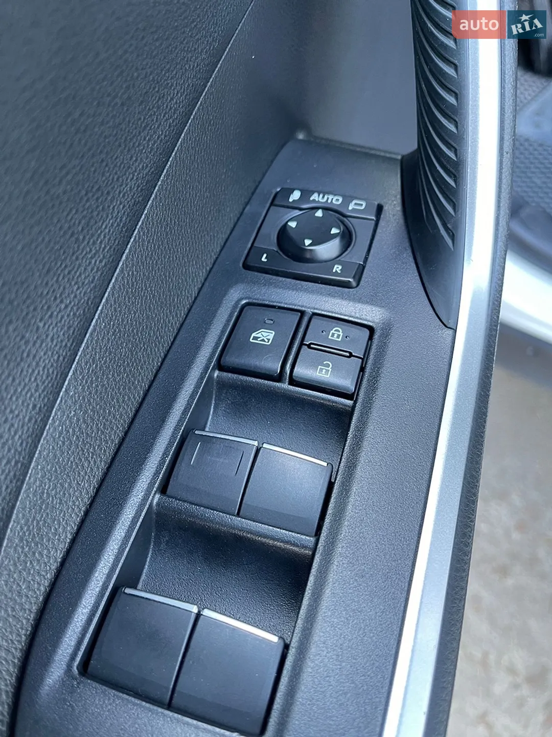 2020 Toyota RAV 4 - мініатюра 23