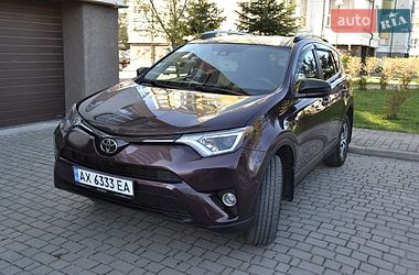 Внедорожник / Кроссовер Toyota RAV4 2017 в Ивано-Франковске