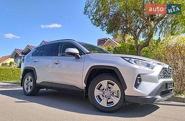 Позашляховик / Кросовер Toyota RAV4 2024 в Рівному