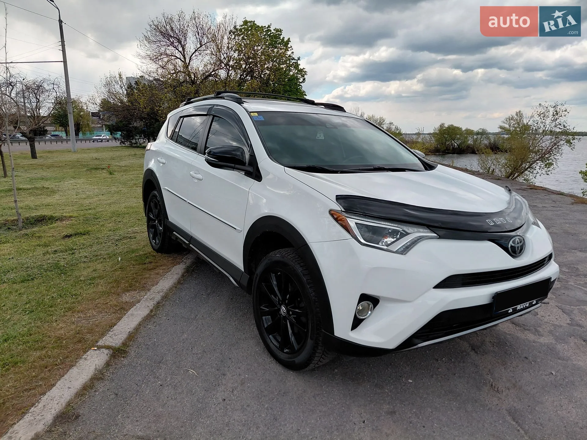 2018 Toyota RAV 4 - фото 1