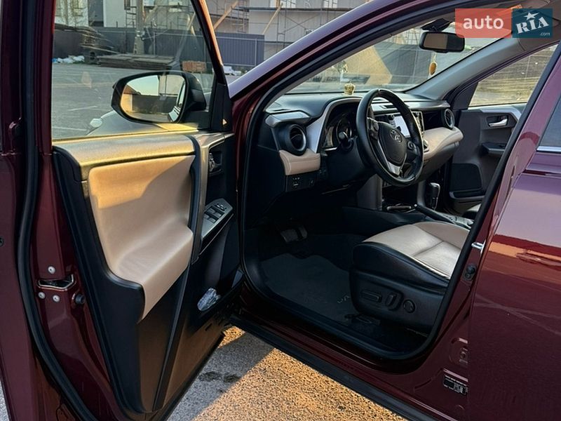 Внедорожник / Кроссовер Toyota RAV4 2016 в Киеве