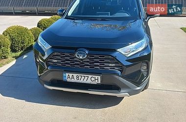 Внедорожник / Кроссовер Toyota RAV4 2019 в Киеве