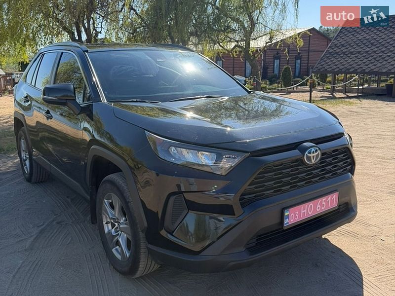 Внедорожник / Кроссовер Toyota RAV4 2022 в Гайвороне