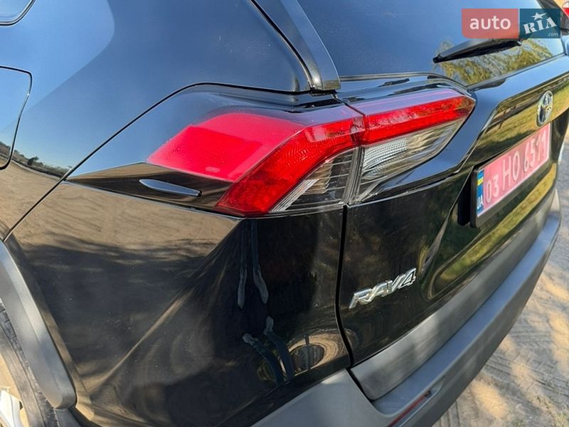Внедорожник / Кроссовер Toyota RAV4 2022 в Гайвороне