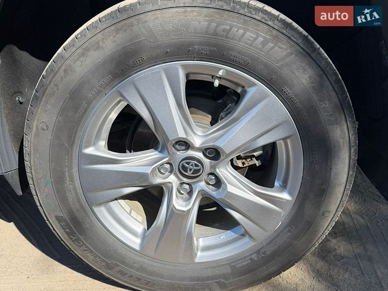 Внедорожник / Кроссовер Toyota RAV4 2022 в Гайвороне
