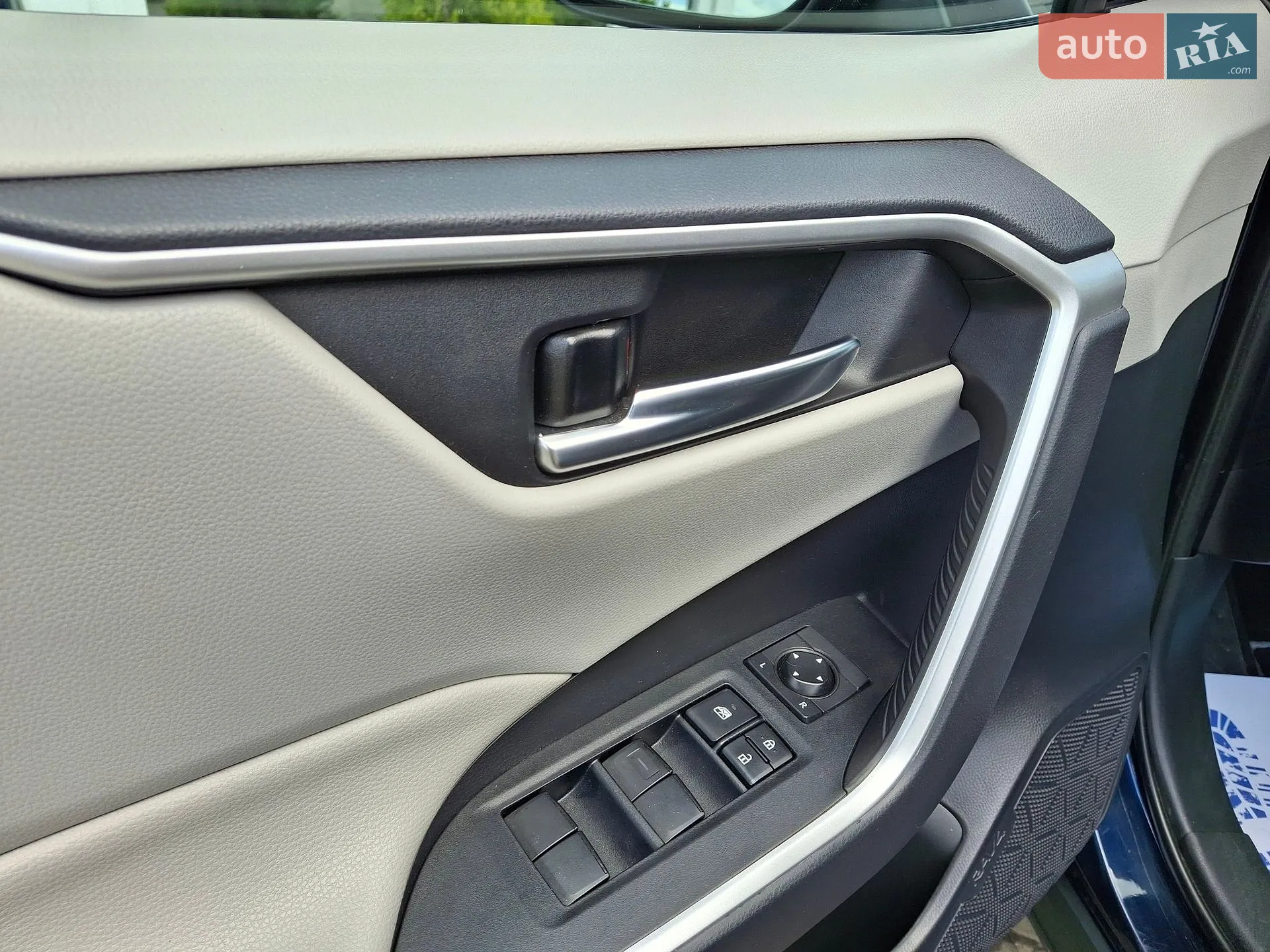 2019 Toyota RAV 4 - мініатюра 9