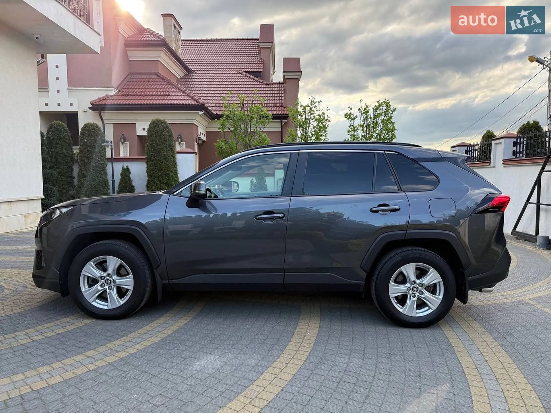 2020 Toyota RAV 4 - мініатюра 3
