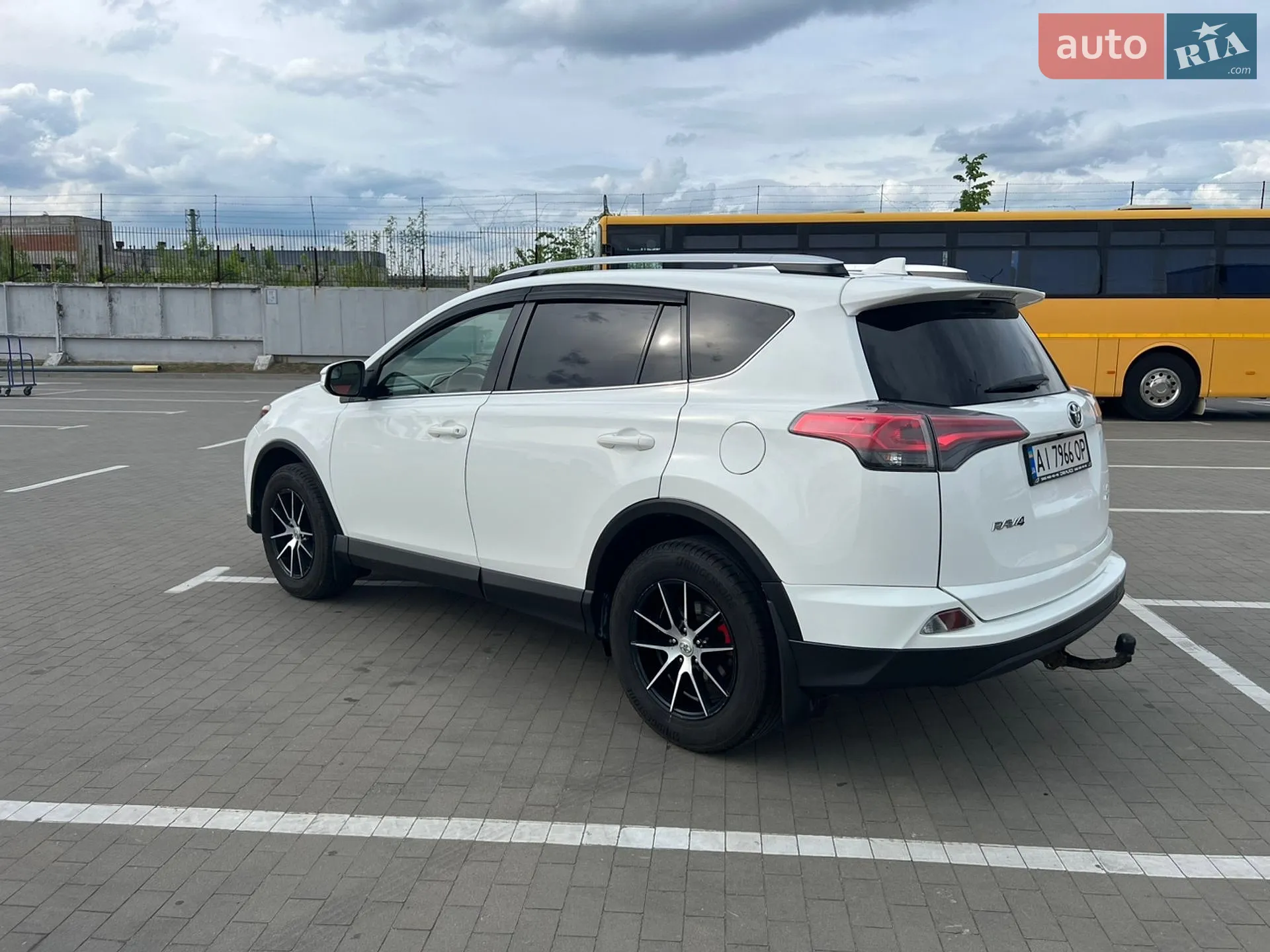 2016 Toyota RAV 4 - мініатюра 12