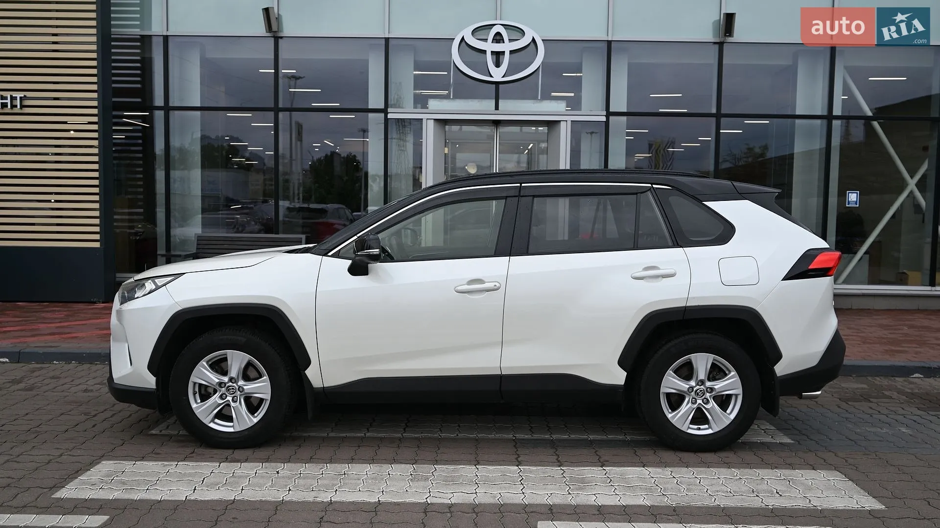2020 Toyota RAV 4 - мініатюра 3