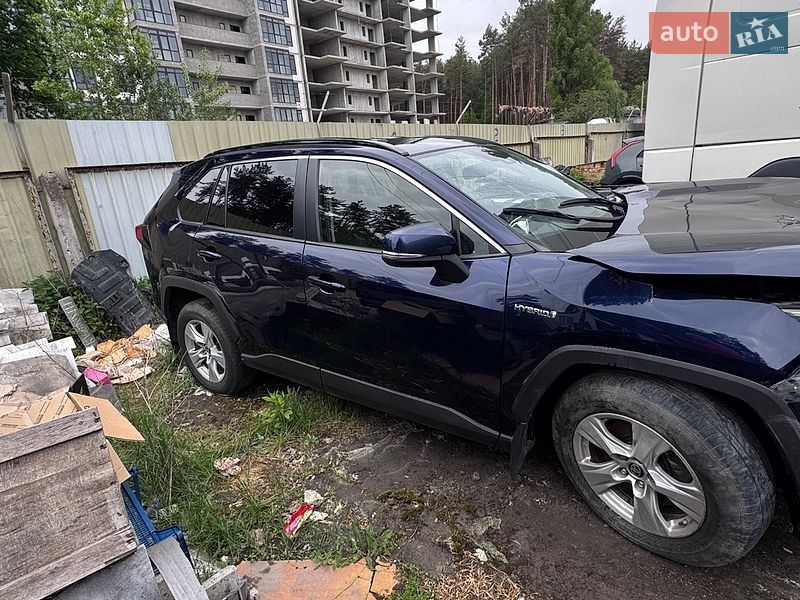 Внедорожник / Кроссовер Toyota RAV4 2021 в Киеве