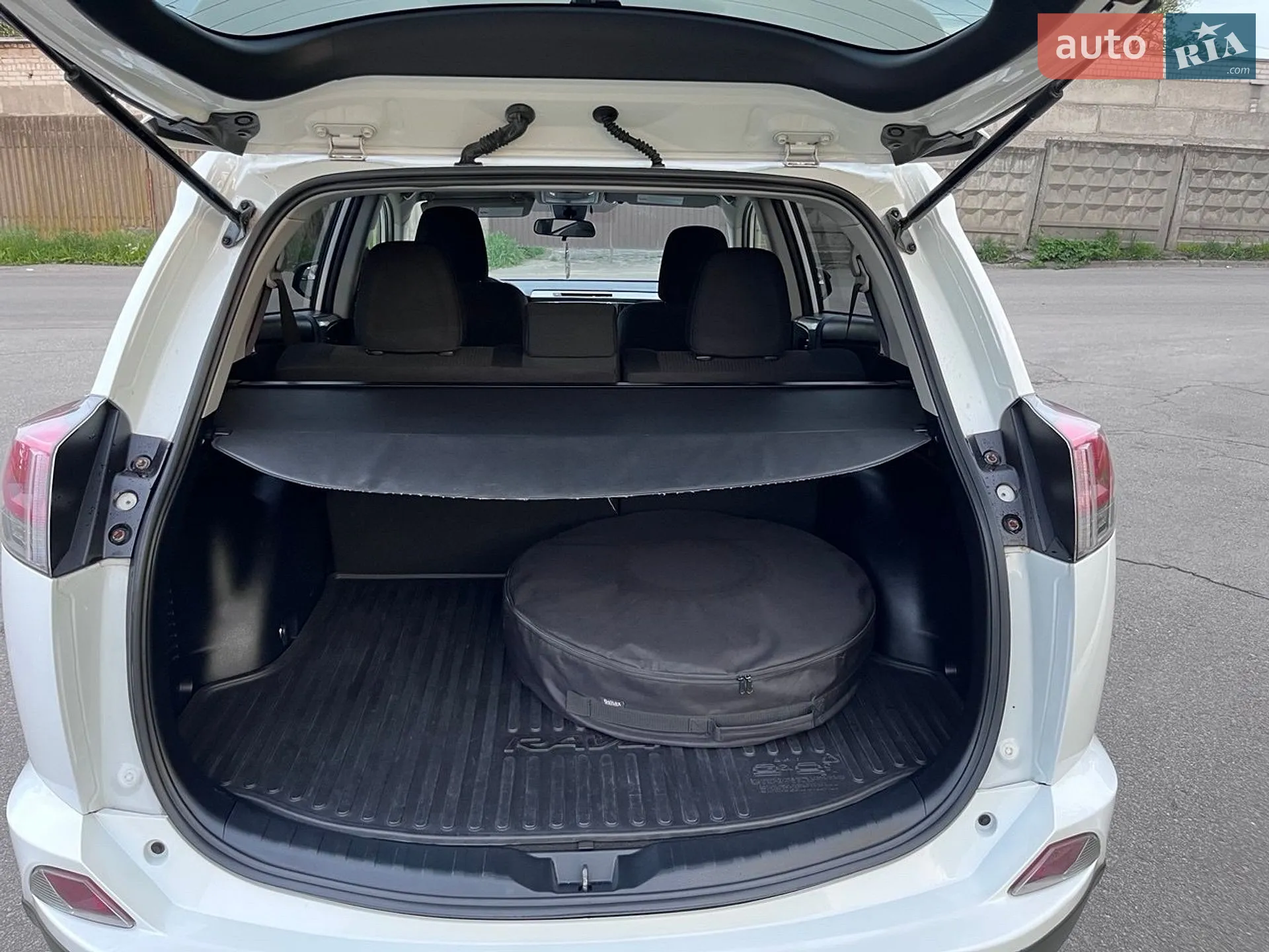 2018 Toyota RAV 4 - мініатюра 14