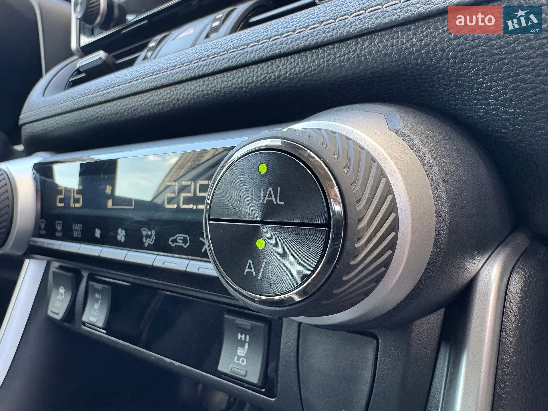 2020 Toyota RAV 4 - мініатюра 32