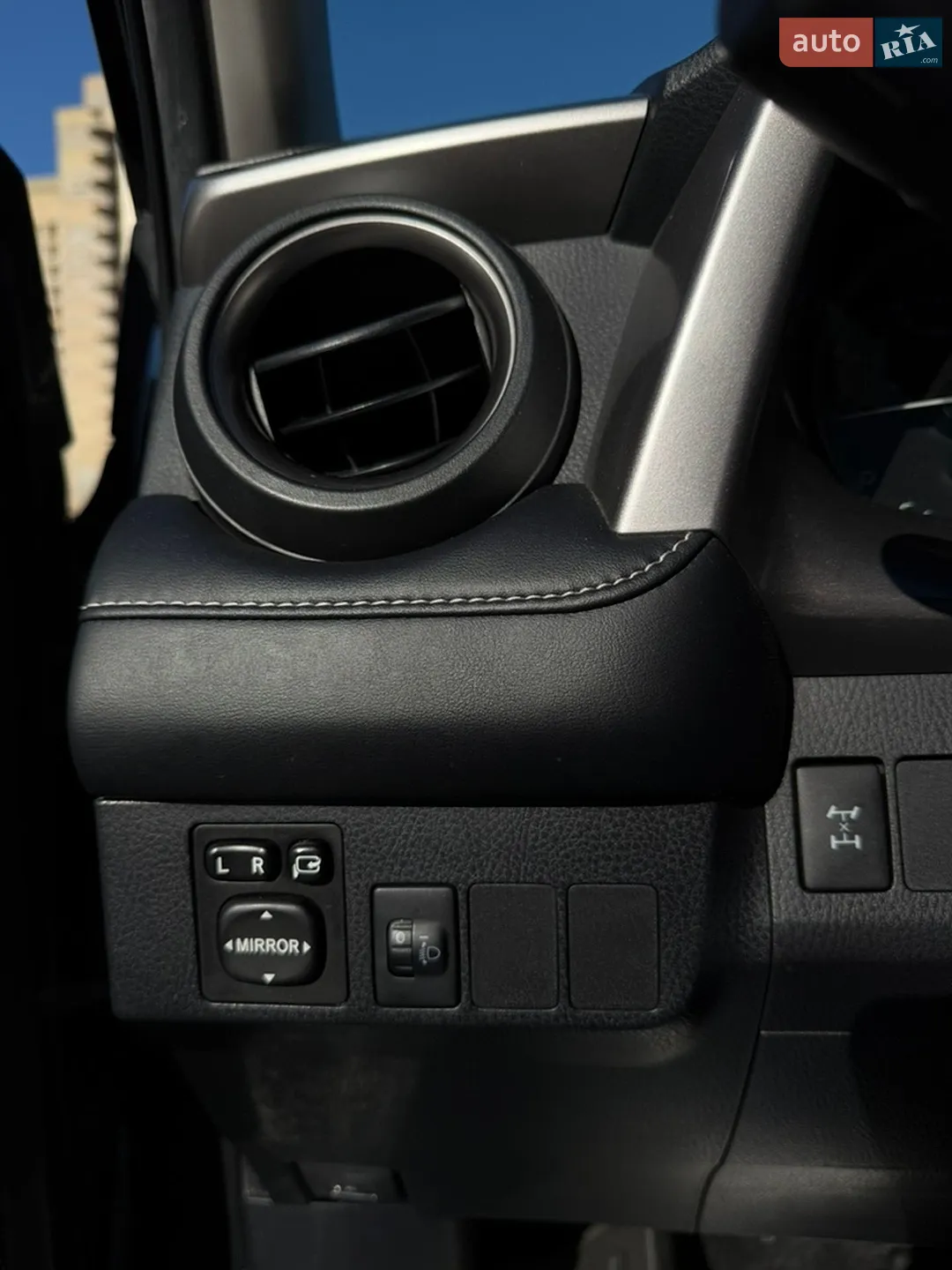 2017 Toyota RAV 4 - мініатюра 38