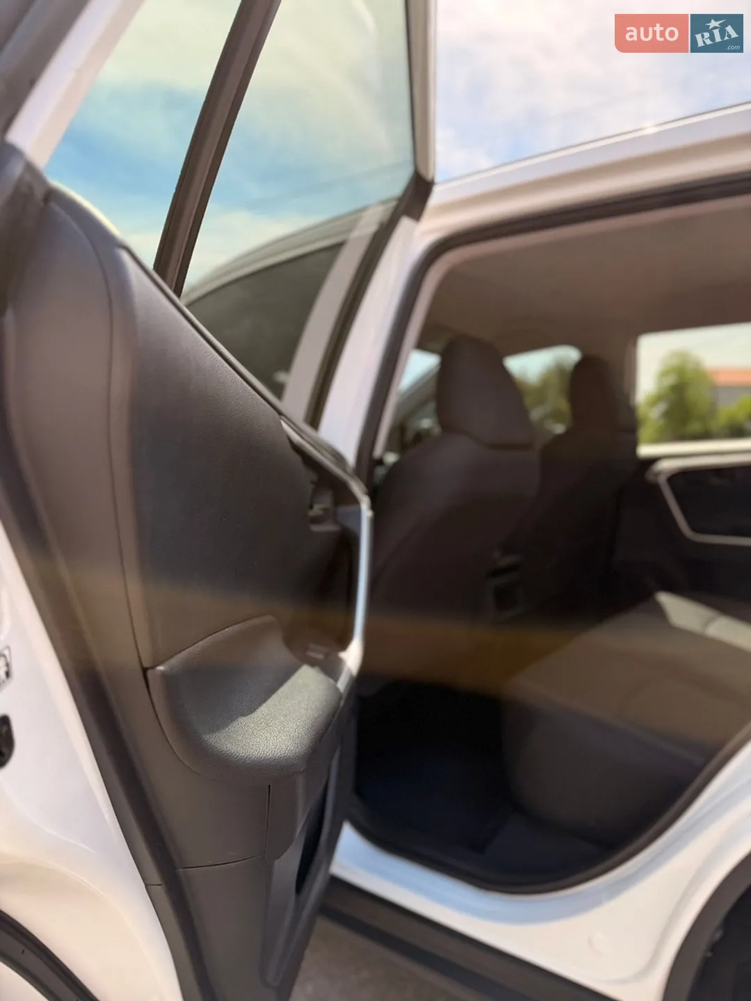 2019 Toyota RAV 4 - мініатюра 9