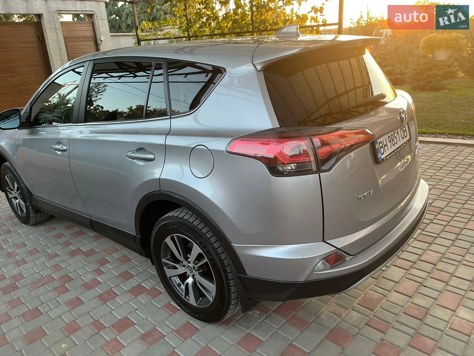 2018 Toyota RAV 4 - мініатюра 11
