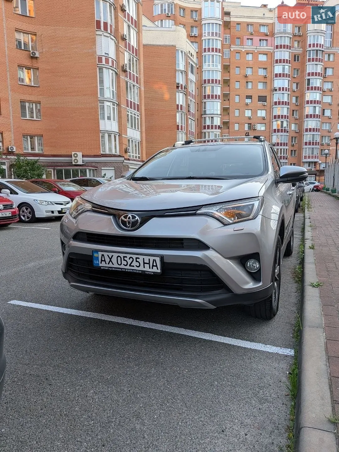 2017 Toyota RAV 4 - мініатюра 2