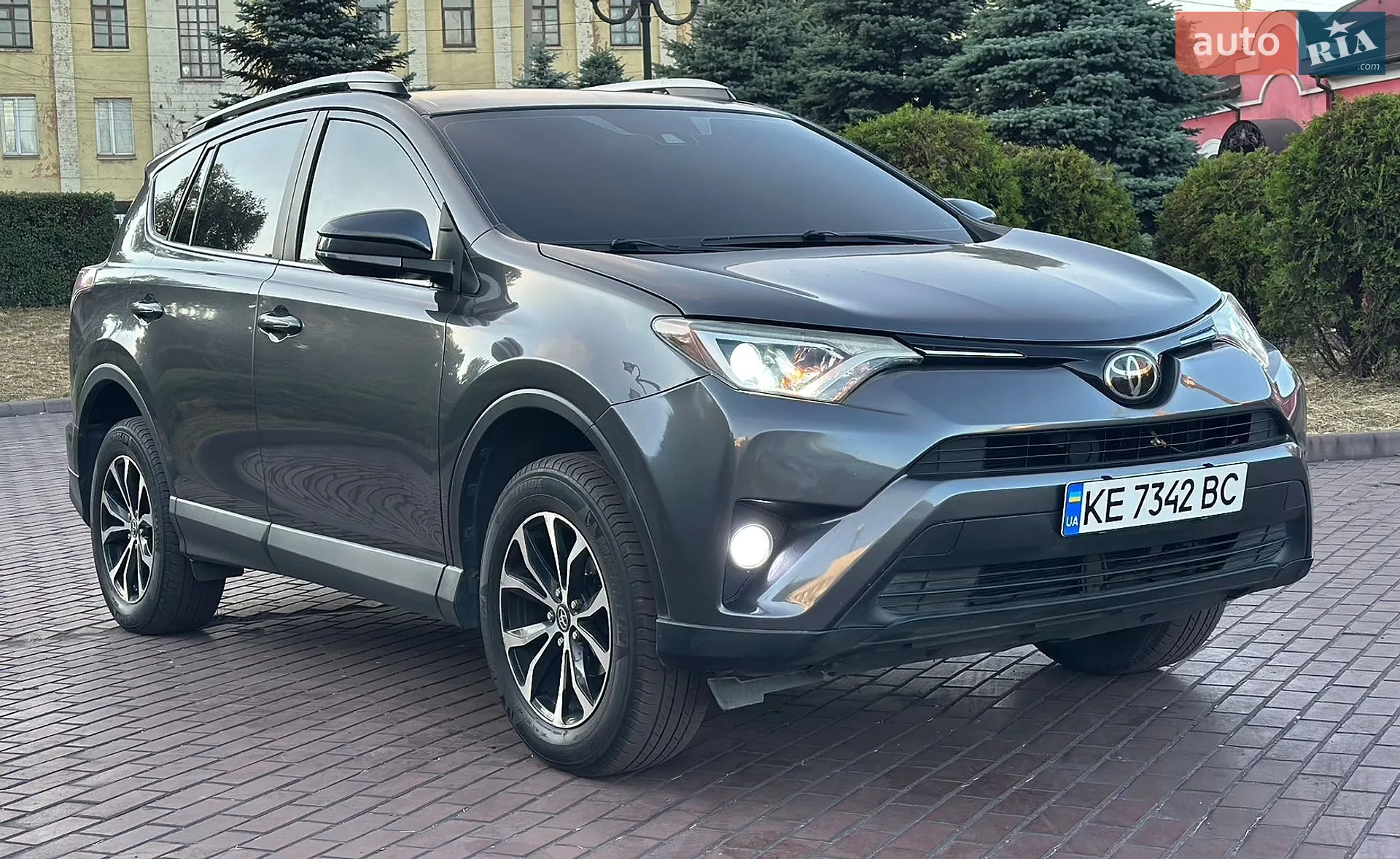 2017 Toyota RAV 4 - мініатюра 9