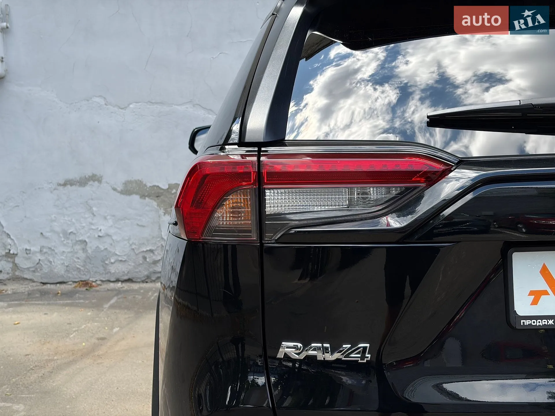 2019 Toyota RAV 4 - мініатюра 11