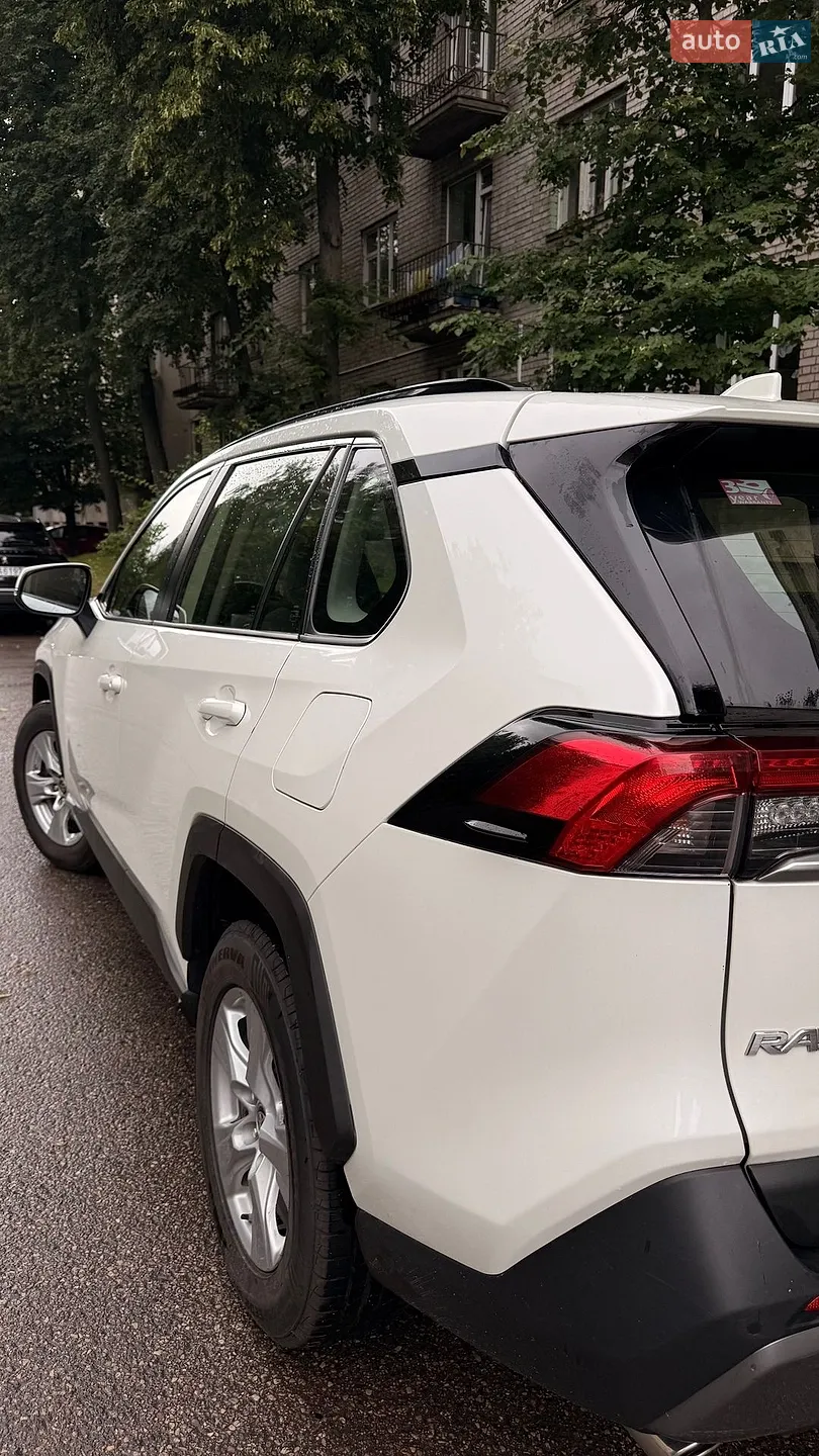 2019 Toyota RAV 4 - фото 1