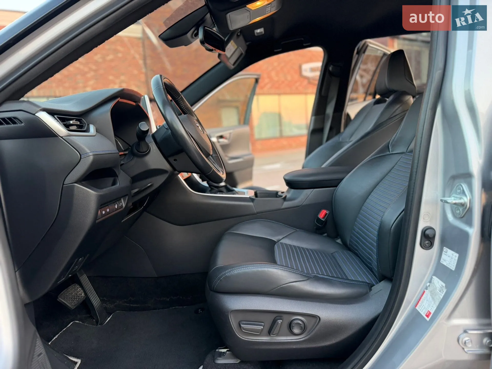 2020 Toyota RAV 4 - мініатюра 16