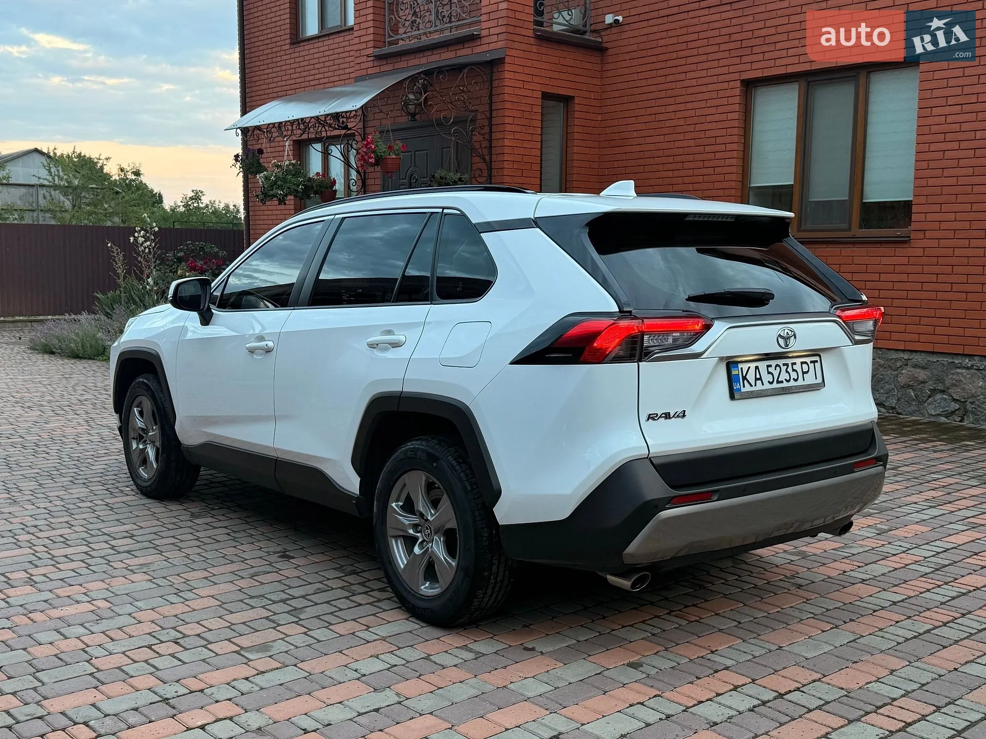 2022 Toyota RAV 4 - мініатюра 6