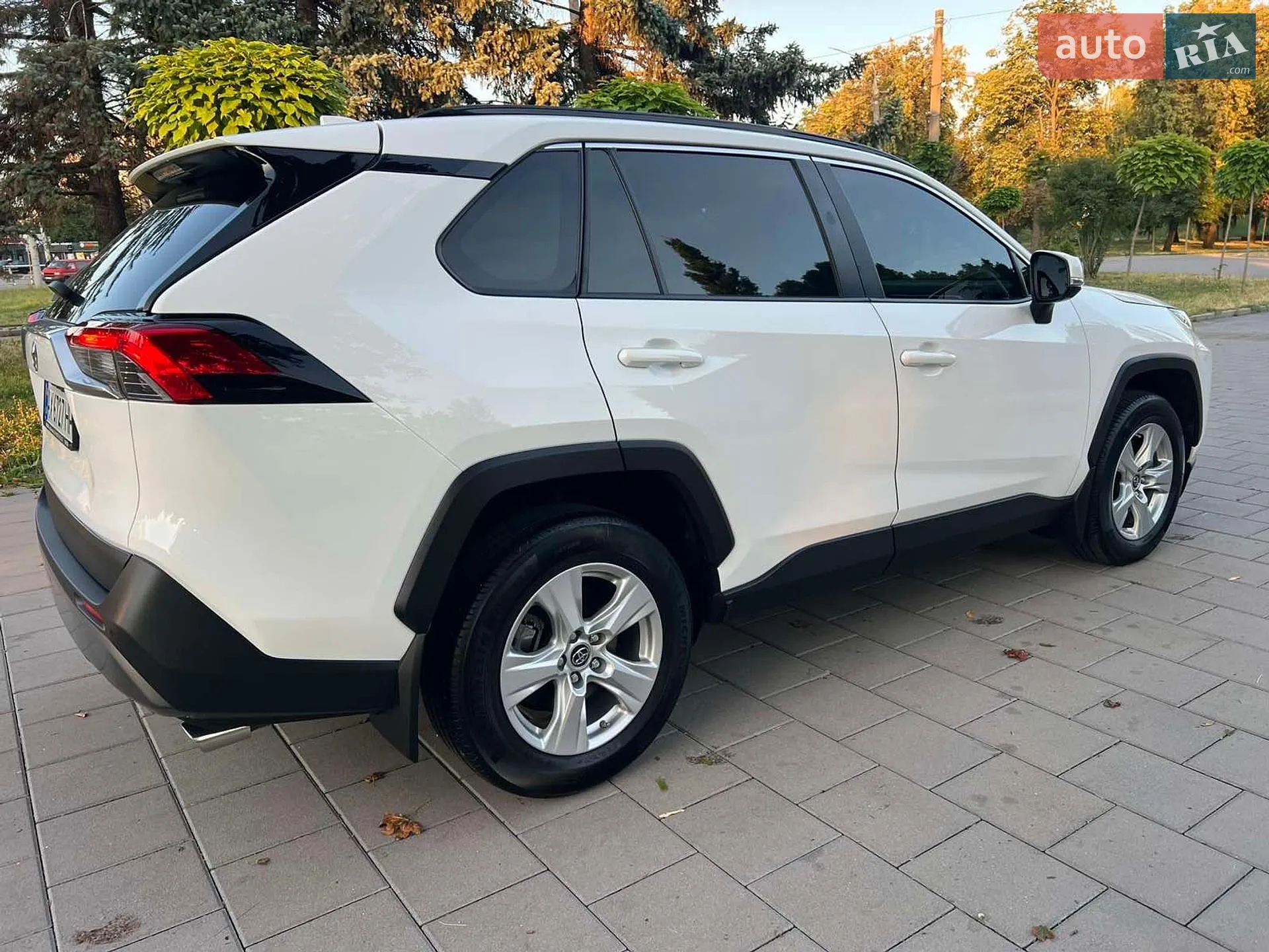 2019 Toyota RAV 4 - мініатюра 17