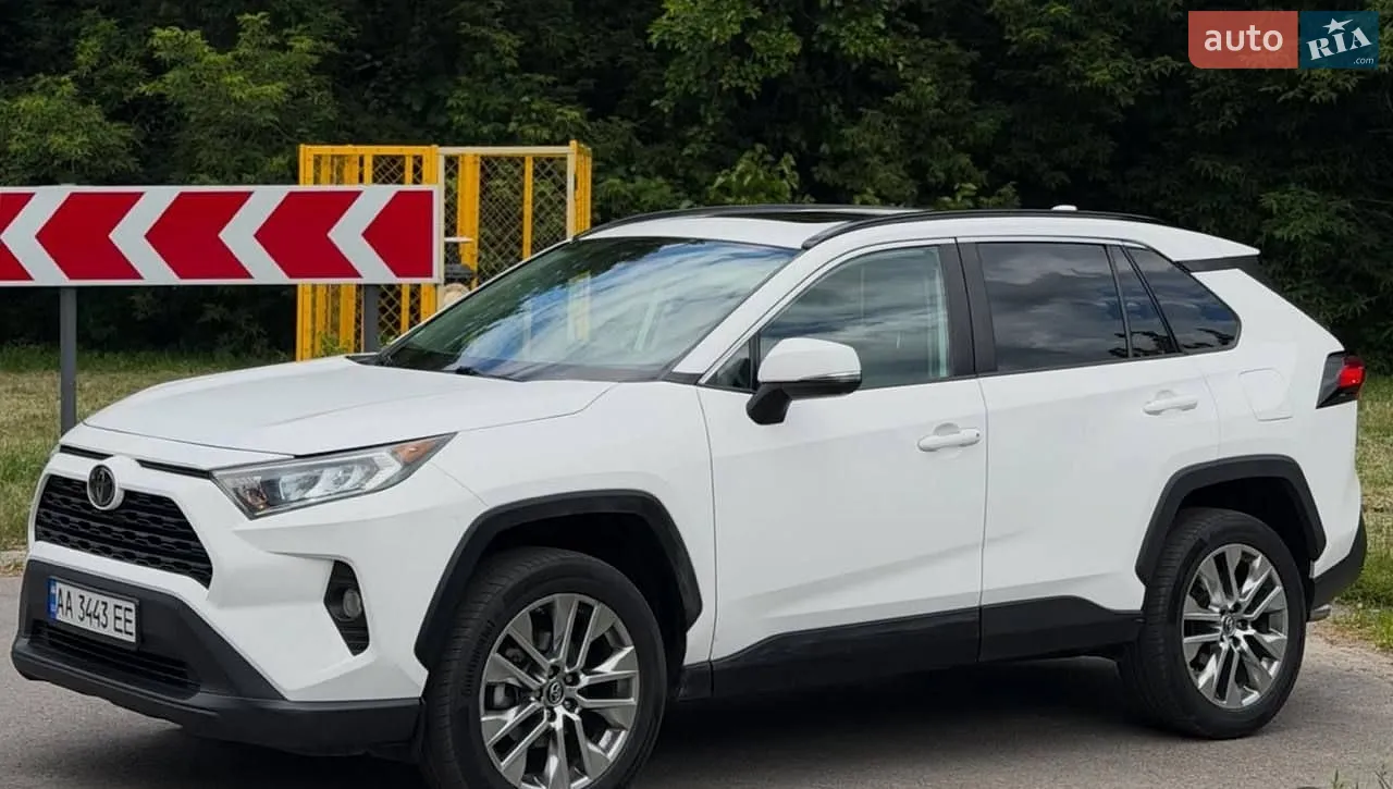 2019 Toyota RAV 4 - фото 1