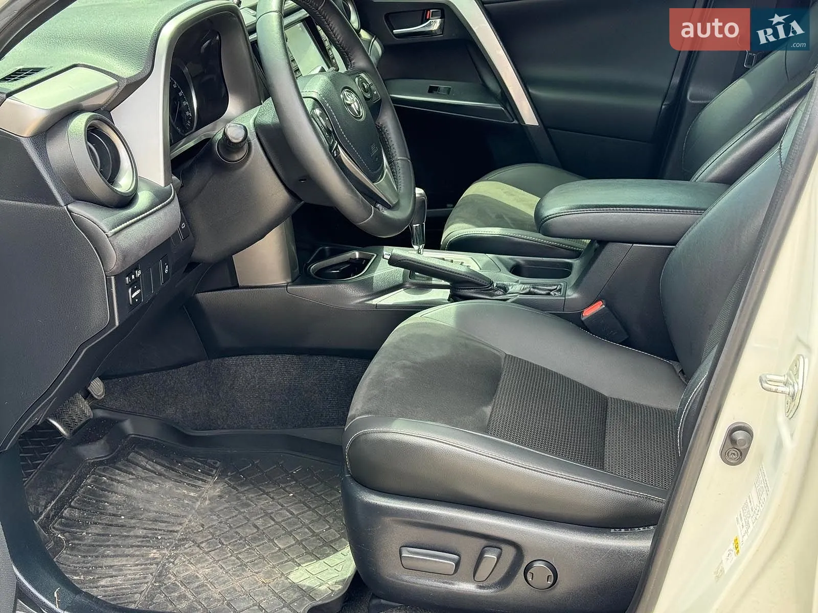 2016 Toyota RAV 4 - мініатюра 16