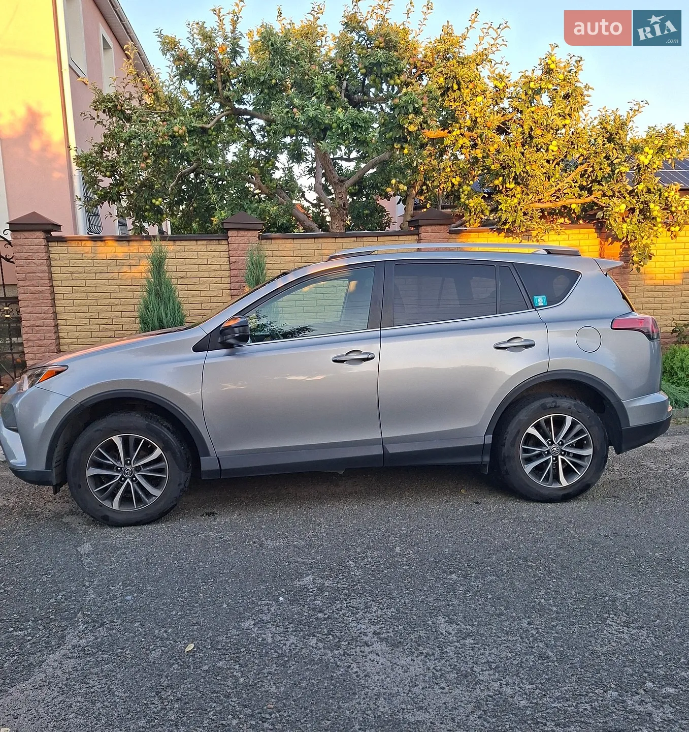 2016 Toyota RAV 4 - мініатюра 2