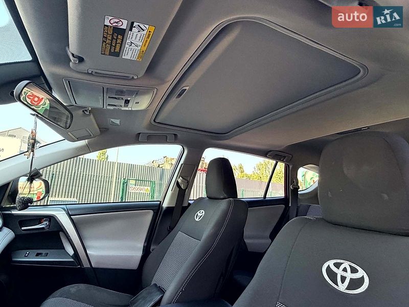 Внедорожник / Кроссовер Toyota RAV4 2018 в Киеве