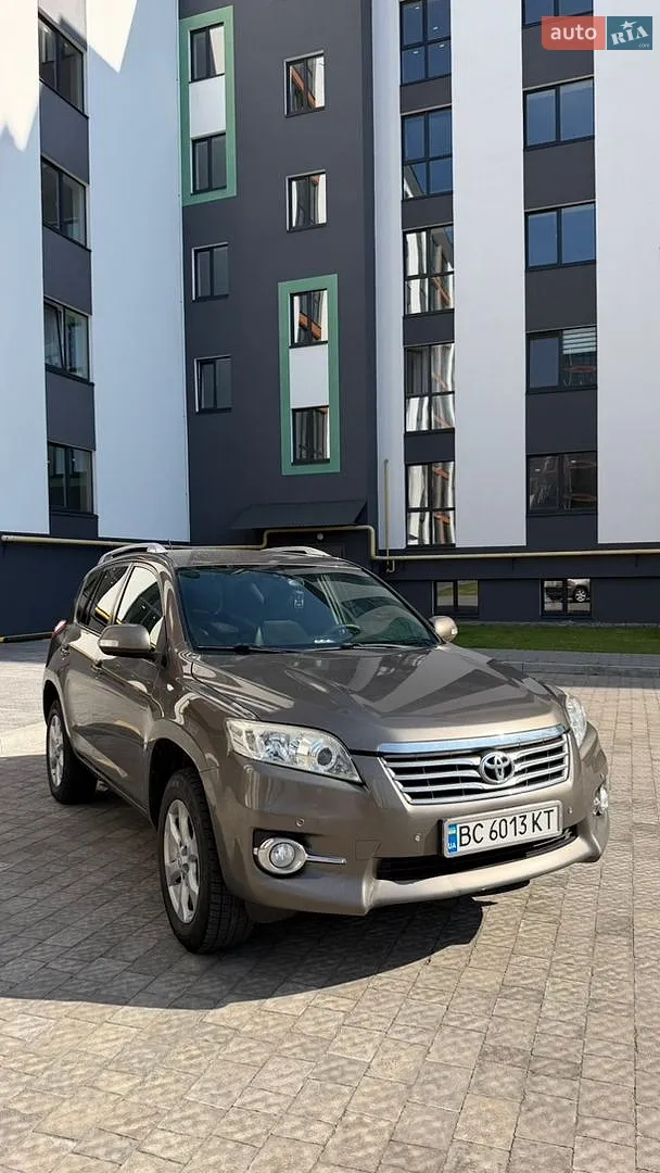 2010 Toyota RAV 4 - мініатюра 2