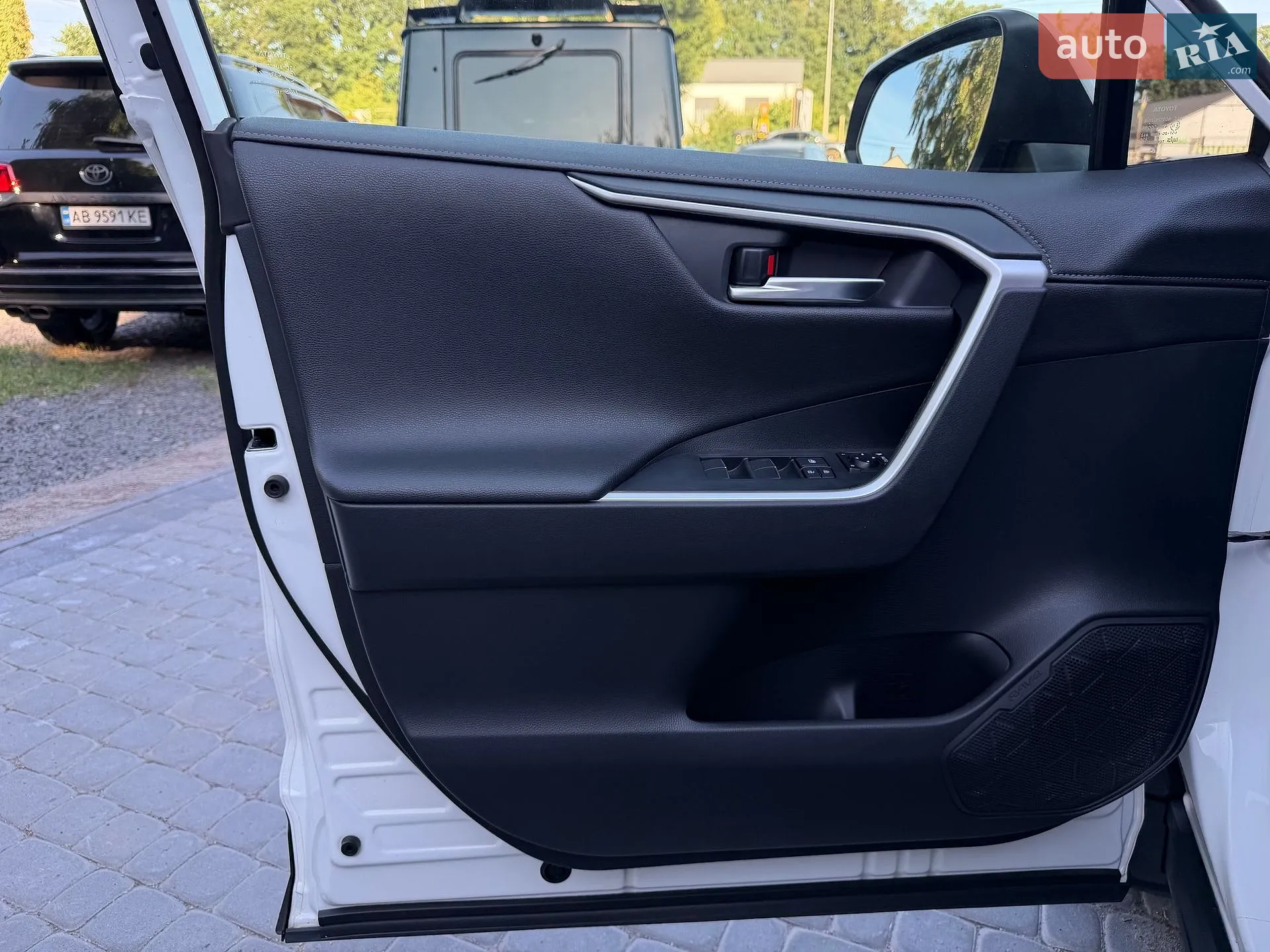 2019 Toyota RAV 4 - мініатюра 18